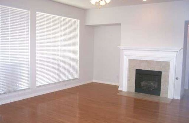 7402 Amesbury Lane Gallery 3