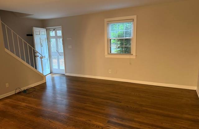 2 Bedroom Condo on St. Mary's St. Gallery 3