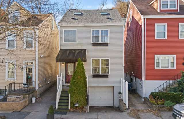 Charming 3 Bedroom/4 Bathroom Detached Home Located In The South Side Flats.  Available Immediately. photos photos