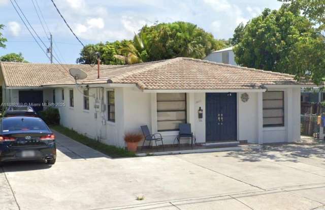 2460 SW 16th St photos photos