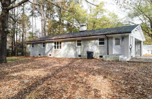 Upgraded Comfort: Charming 3-Bedroom in Durham! Gallery 3