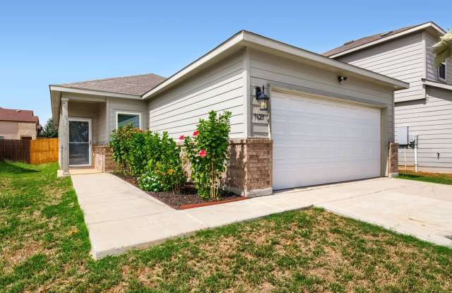 Charming 3-Bedroom Home with Open Floor Plan & Modern Kitchen Gallery 1