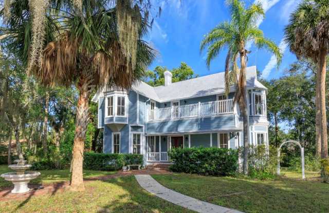 Welcome to Longwood’s Oldest Gem with Private Lakefront Access Gallery 3
