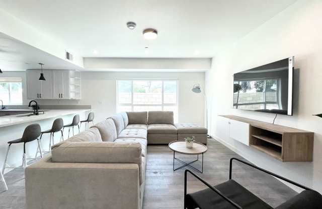 1439 W 37th Drive - Co-Living Gallery 3