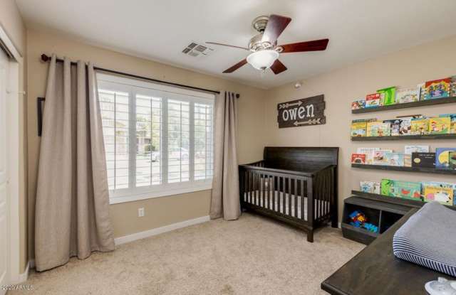Rare to find Single level with pool in core Gilbert area photos photos