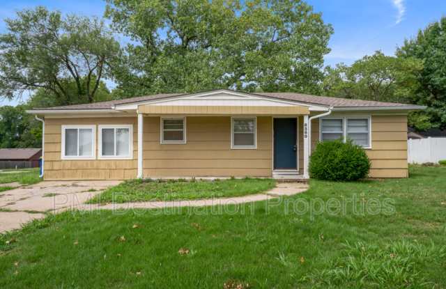 8360 High St - 8360 High Street, De Soto, KS 66018