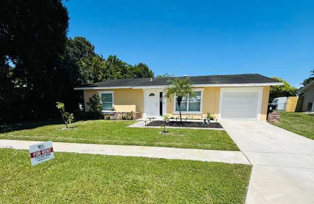 3/2/1 POOL Home with Fenced Yard--Pool  Yard Maintenance INCLUDED! photos photos