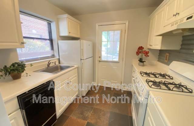 702 Argonne Ave NE photos photos