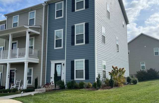 Fabulous townhome in Clifton Subdivision Gallery 3