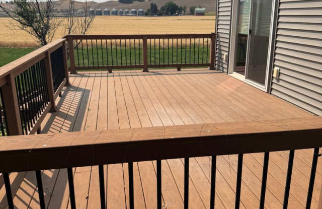 First TWO WEEKS FREE! Beautiful 3 bed, 2 bath farmhouse in Colfax on 3 acres! Gallery 3