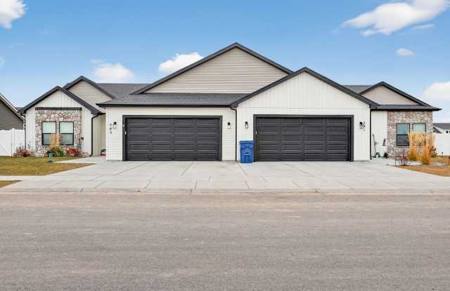 TWIN HOME FOR RENT IN SUGAR CITY - 3 BEDROOMS 2 FULL BATHROOMS photos photos