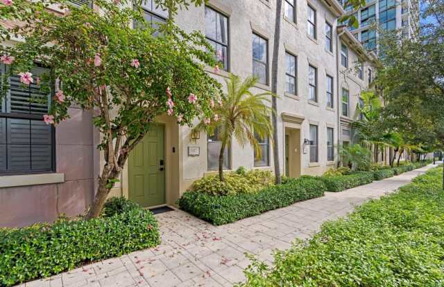 687 Hibiscus Street Gallery 2