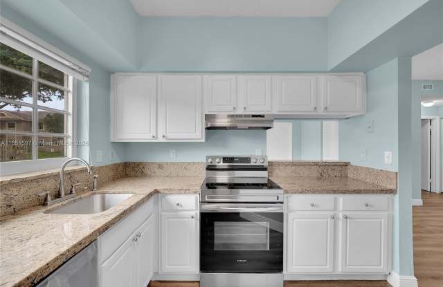 2331 NW 96th Ter photos photos