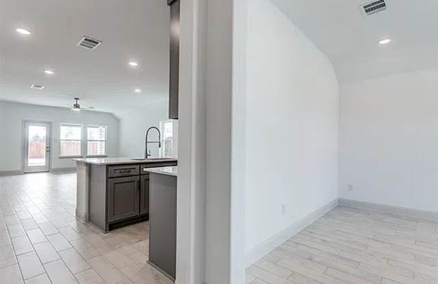605 Parrino Parkway Gallery 3