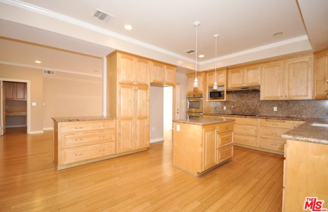 5550 Buffalo Ave - 5550 Buffalo Avenue, Los Angeles, CA 91401