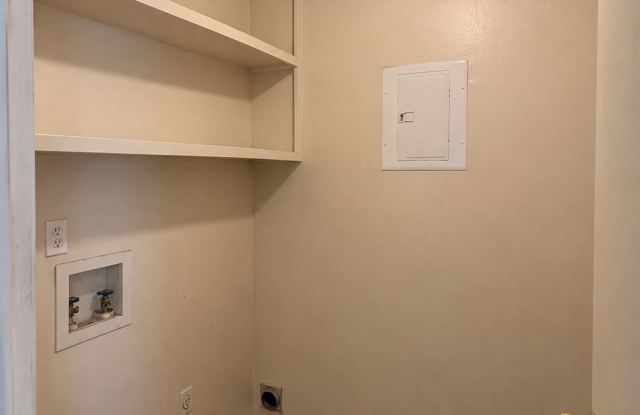 1755 Brookhollow Circle Gallery 3