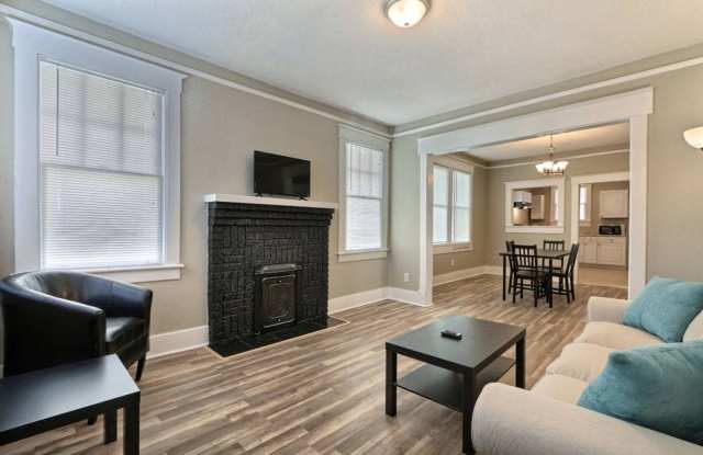 Large 2BR/1BA Downtown House Steps From Daffin Park photos photos