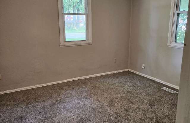 2 bed house with a garage  EHA Approved Gallery 4