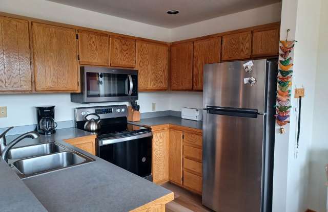 Light Bright 3 BDR plus Loft 3BATH Silverthorne Townhome WINTER 6 MO LEASE photos photos