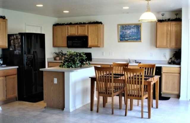 943 Canary Court Gallery 2