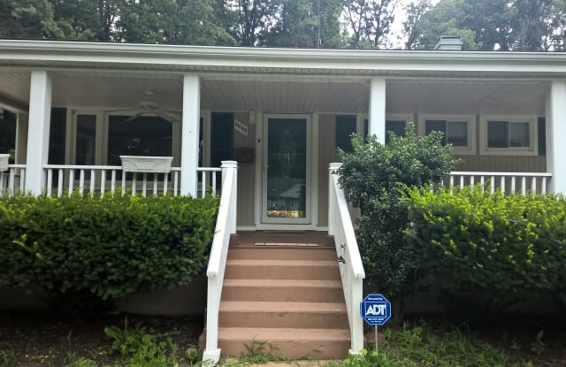 6605 Berkshire Dr - 6605 Berkshire Drive, Rose Hill, VA 22310