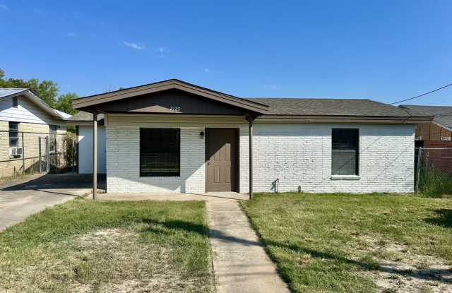 2125 Maverick Dr photos photos