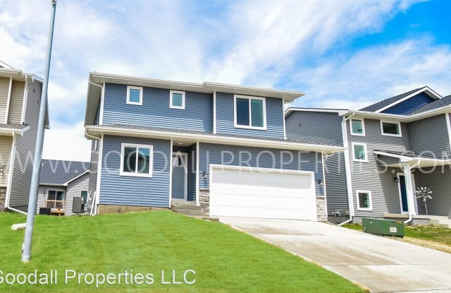 15133 Foxglove Ln - 15133 Foxglove Lane, Urbandale, IA 50111