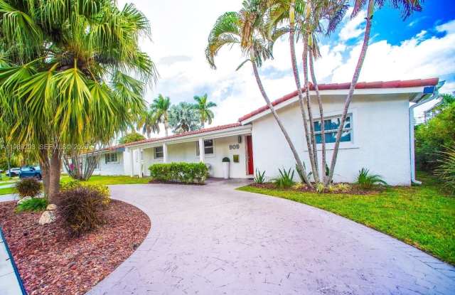 909 N 13th Ct photos photos