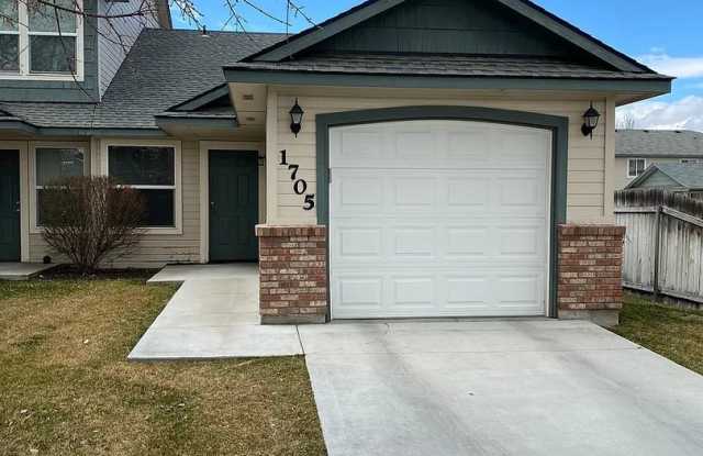 Beautiful 2 Bedroom 1 Bath Townhome with garage in Nampa! photos photos