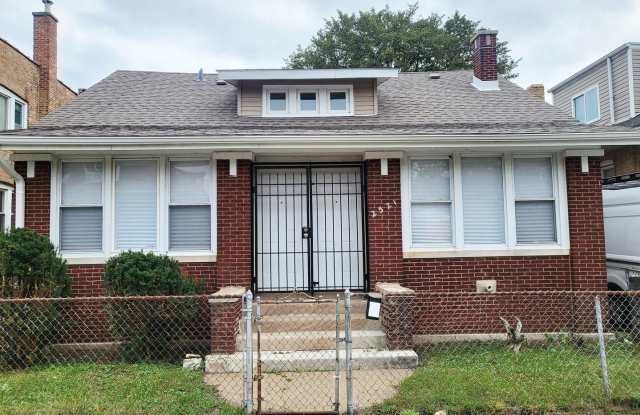 2521 E 72ND Place photos photos