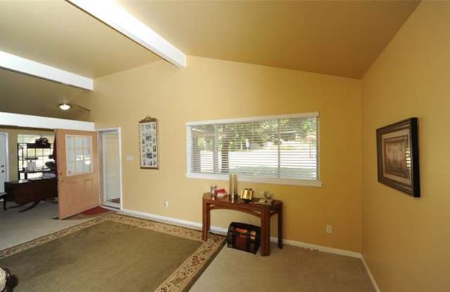 1915 Brookview Drive Gallery 2
