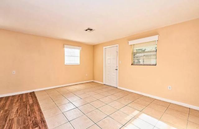 2 Bedroom Duplex - Annual Rental in East Naples - 820 Central Drive, Collier County, FL 34104 2 Bedroom Duplex - Annual Rental in East Naples - 820 Central Drive, Collier County, FL 34104