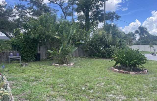 Exquisitely Furnished 3-Bedroom Duplex with Charming Outdoor Spaces Gallery 4