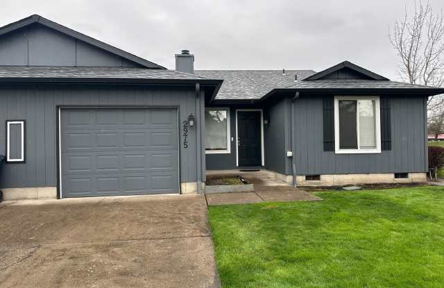 Updated 2 bedroom 2 bath duplex with garage! Gallery 1