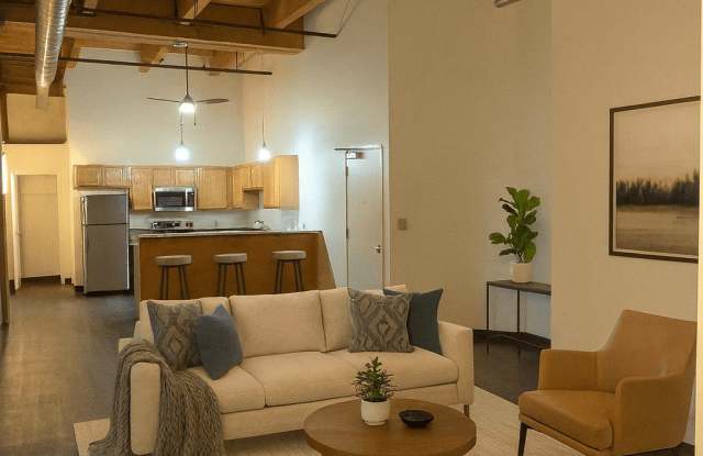 Off Broadway Apartments Gallery 3