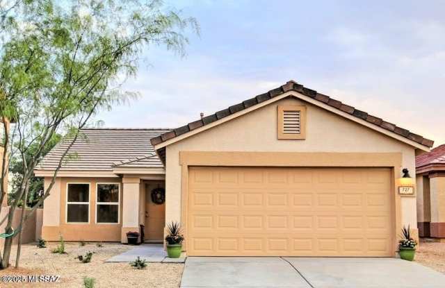 727 W Buffalo Grass Drive - 727 West Buffalo Grass Drive, Oro Valley, AZ 85755