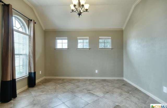 1001 N Ash Cove Gallery 2