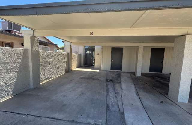 Bright & Spacious 2 Bedroom Condo with Vaulted Ceilings in Phoenix photos photos