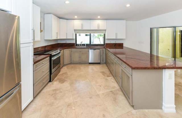 330 NE 26th St. photos photos