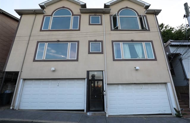 8913 RIVERSIDE PL - 8913 Riverside Pl, North Bergen, NJ 07047