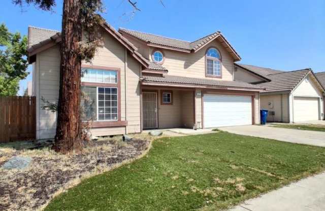 Clovis Charmer: A Two-Story Home in Clovis, CA! Gallery 3