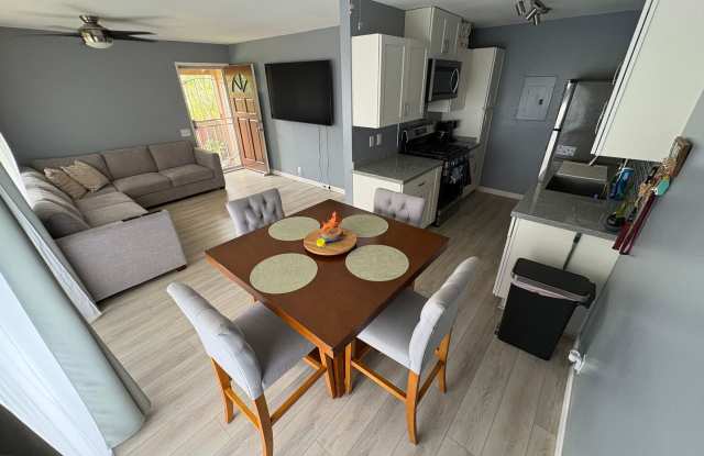 Remodeled 2/1.5 with AC in Palm Villas! photos photos