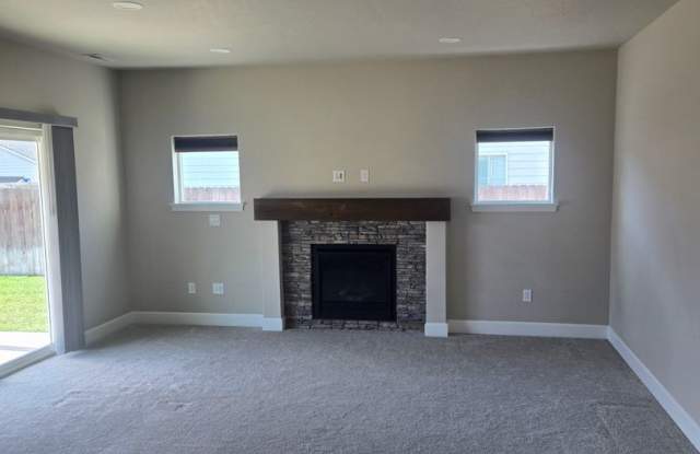 Beautiful 2 story home Gallery 4