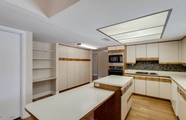 2423 W VIA RIALTO Circle Gallery 3