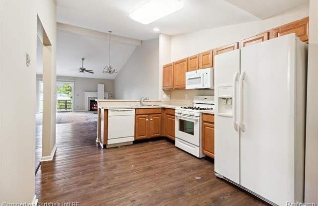 22837 WOODCREEK Drive Gallery 4