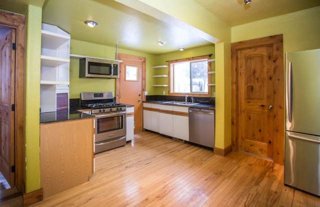 4 bed/ 3 bath University Rental House ($3,200) photos photos