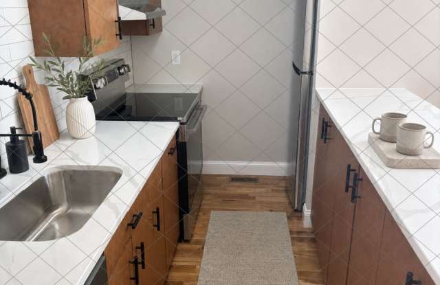 1022 Russell Boulevard - B Gallery 3