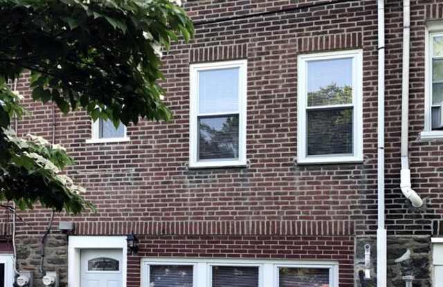 252 ROCHELLE AVENUE Gallery 2