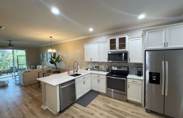 Updated Townhome in Gated Magnolia Park! Gallery 4