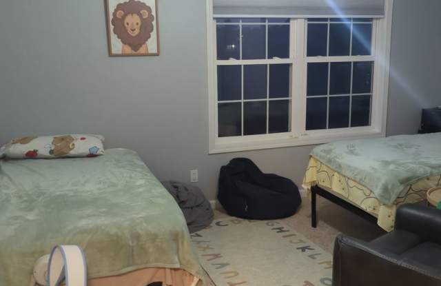 4- bedrooms, 3.5 bath home!!! Gallery 3